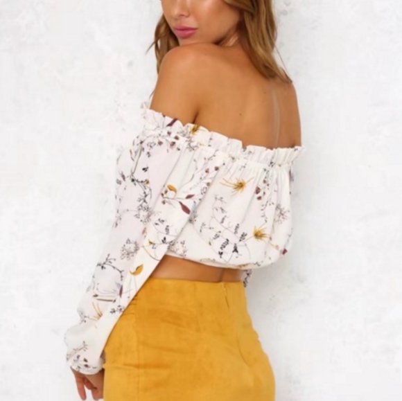 Off-The-Shoulder Crop top - Picture 2 of 11